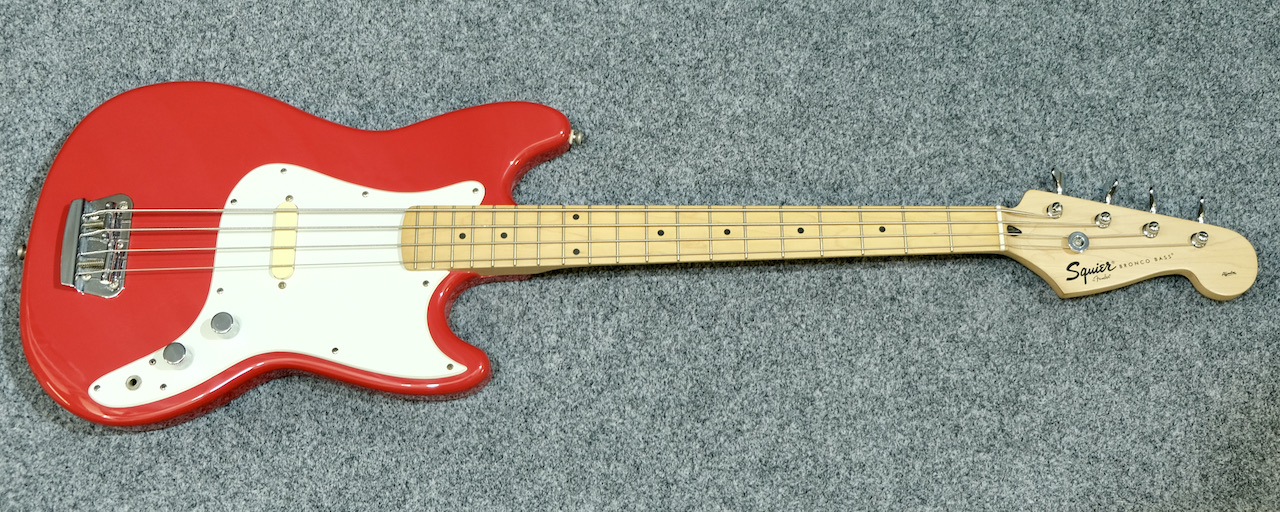 squier bronco bass red